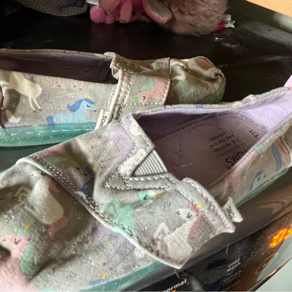 TOMS girls toddler unicorn 11 glitter soles - Picture 3 of 4